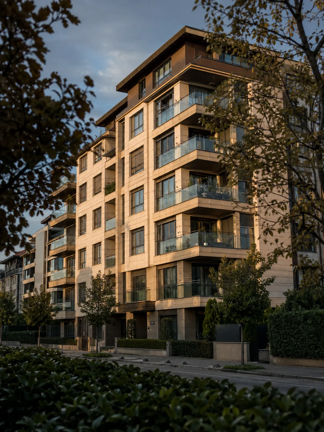 ESTAŞ Yönetim tarafından yönetilen modern apartman cephesi